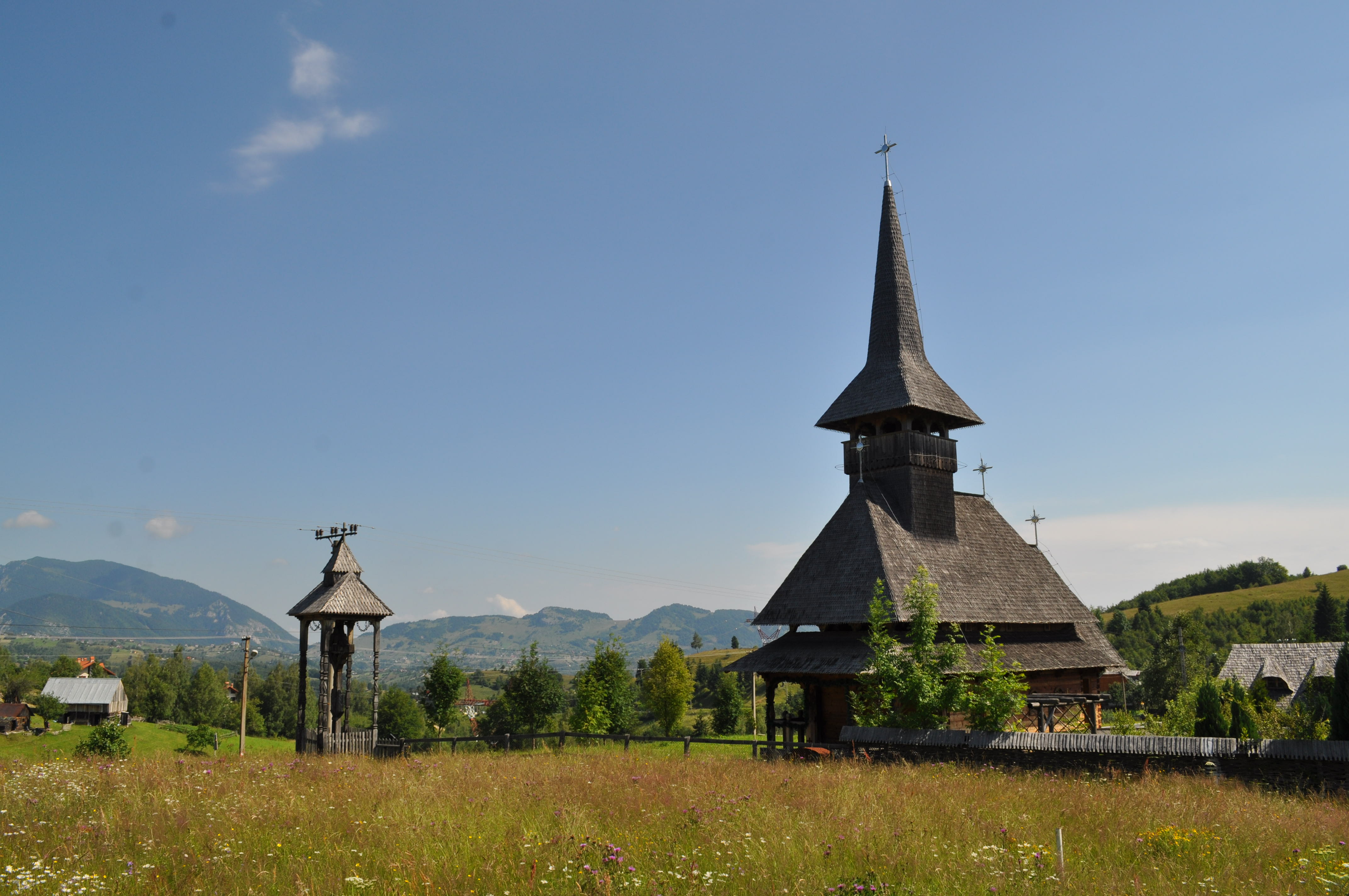 Biserica Sf. Maria - Moieciu.JPG