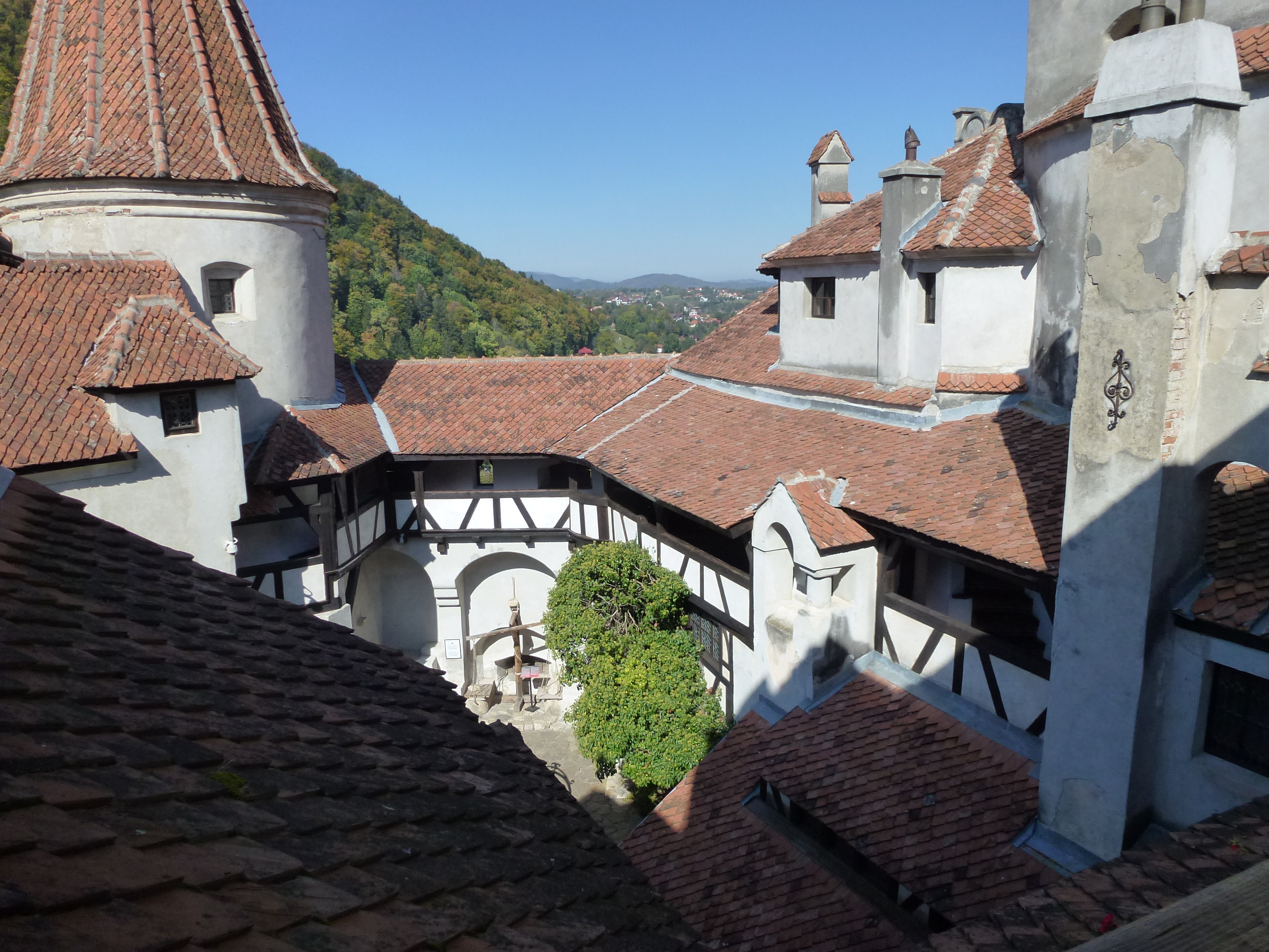 Bran Castle, Romania.jpg